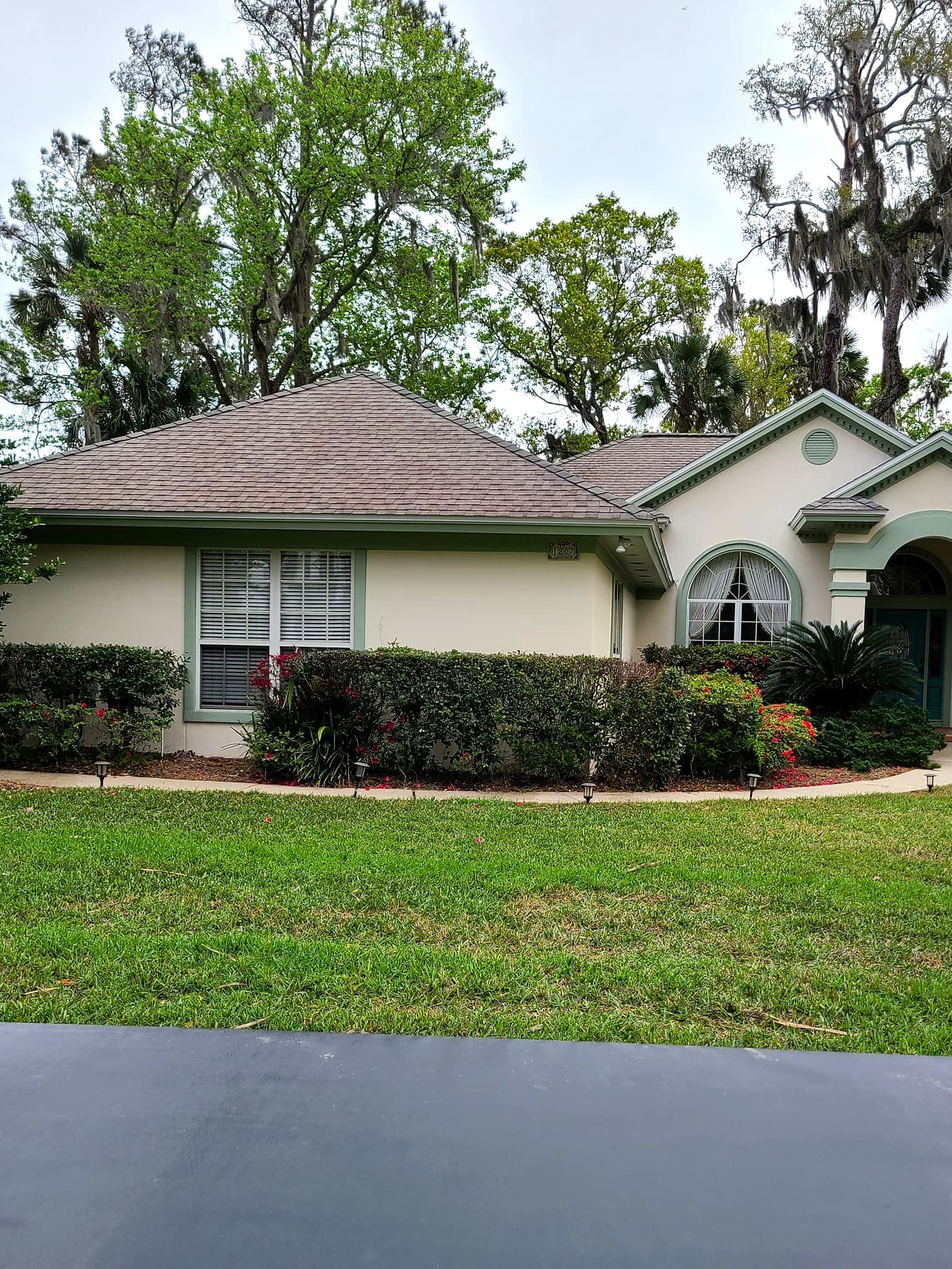 A Jacksonville home with washed stucco walls and a cleaned driveway.